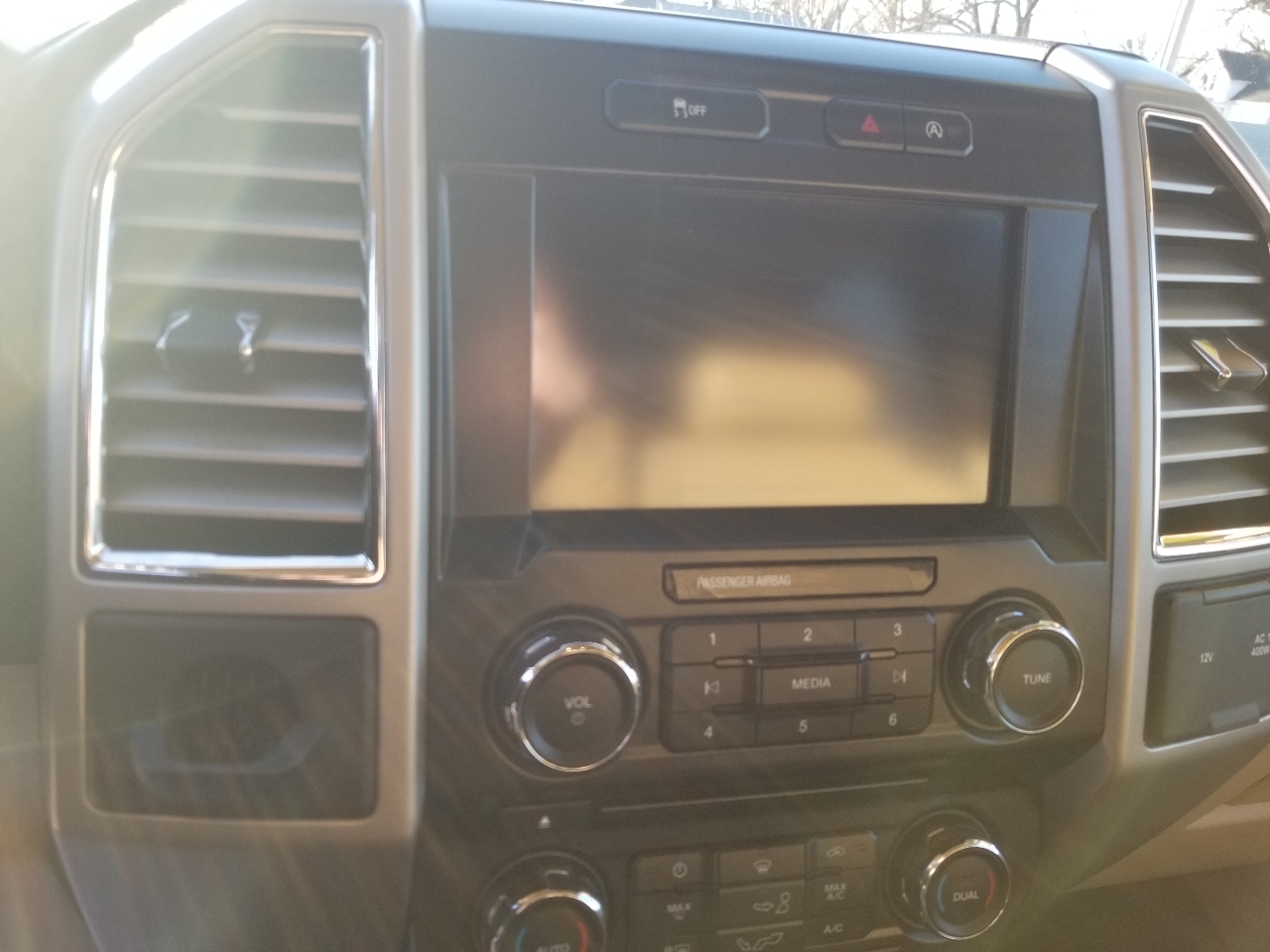 Ford F-150 2WD SuperCab 145" Lariat 2015