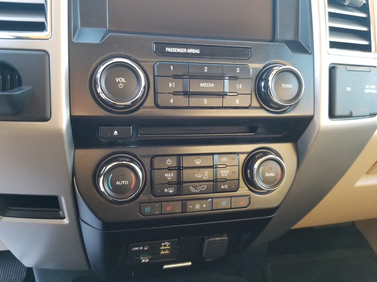 Ford F-150 2WD SuperCab 145" Lariat 2015