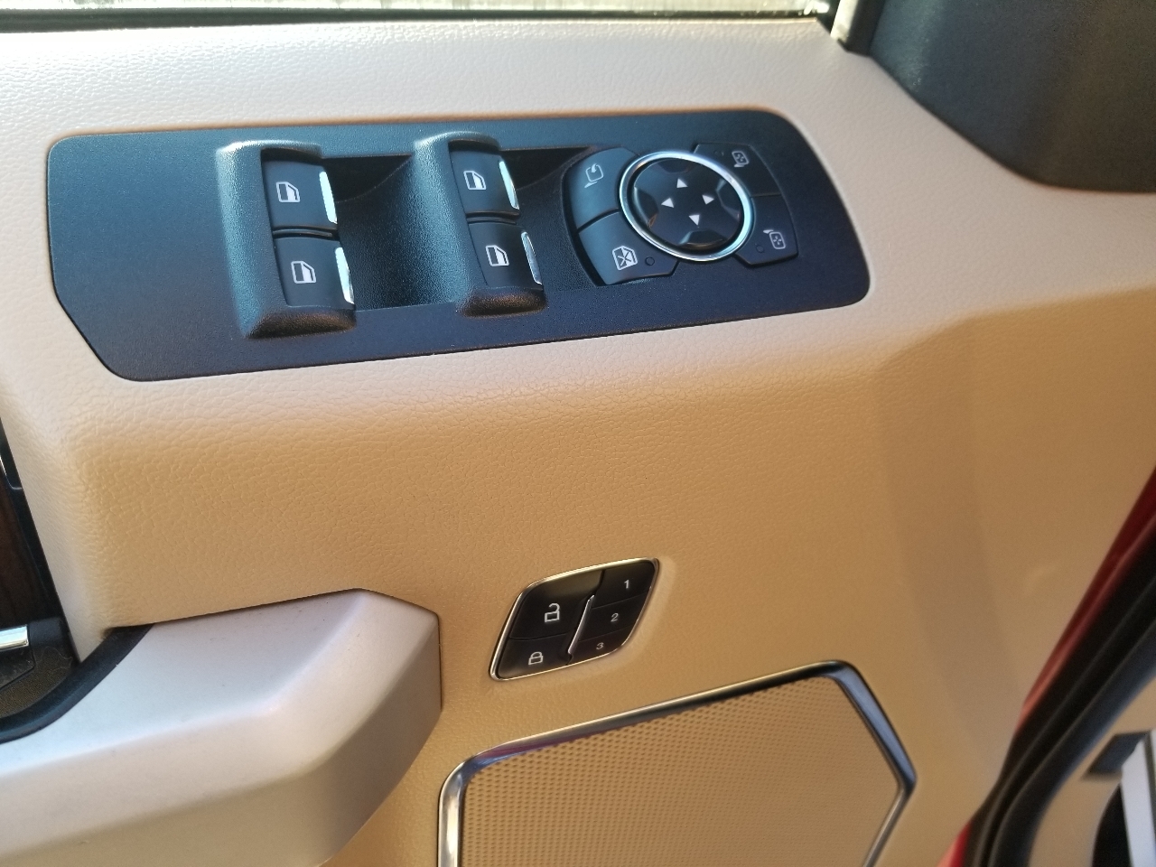 Ford F-150 2WD SuperCab 145" Lariat 2015