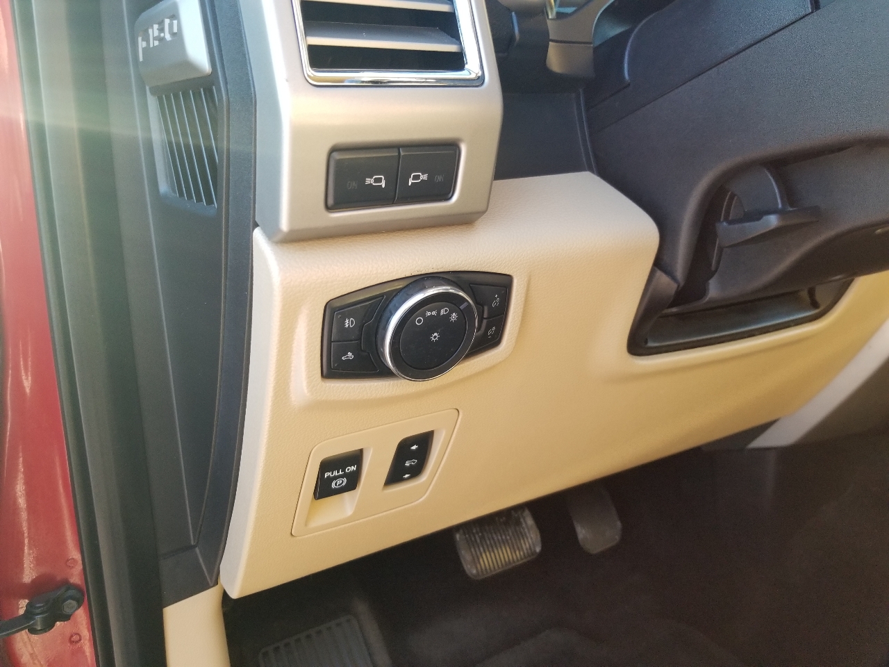 Ford F-150 2WD SuperCab 145" Lariat 2015