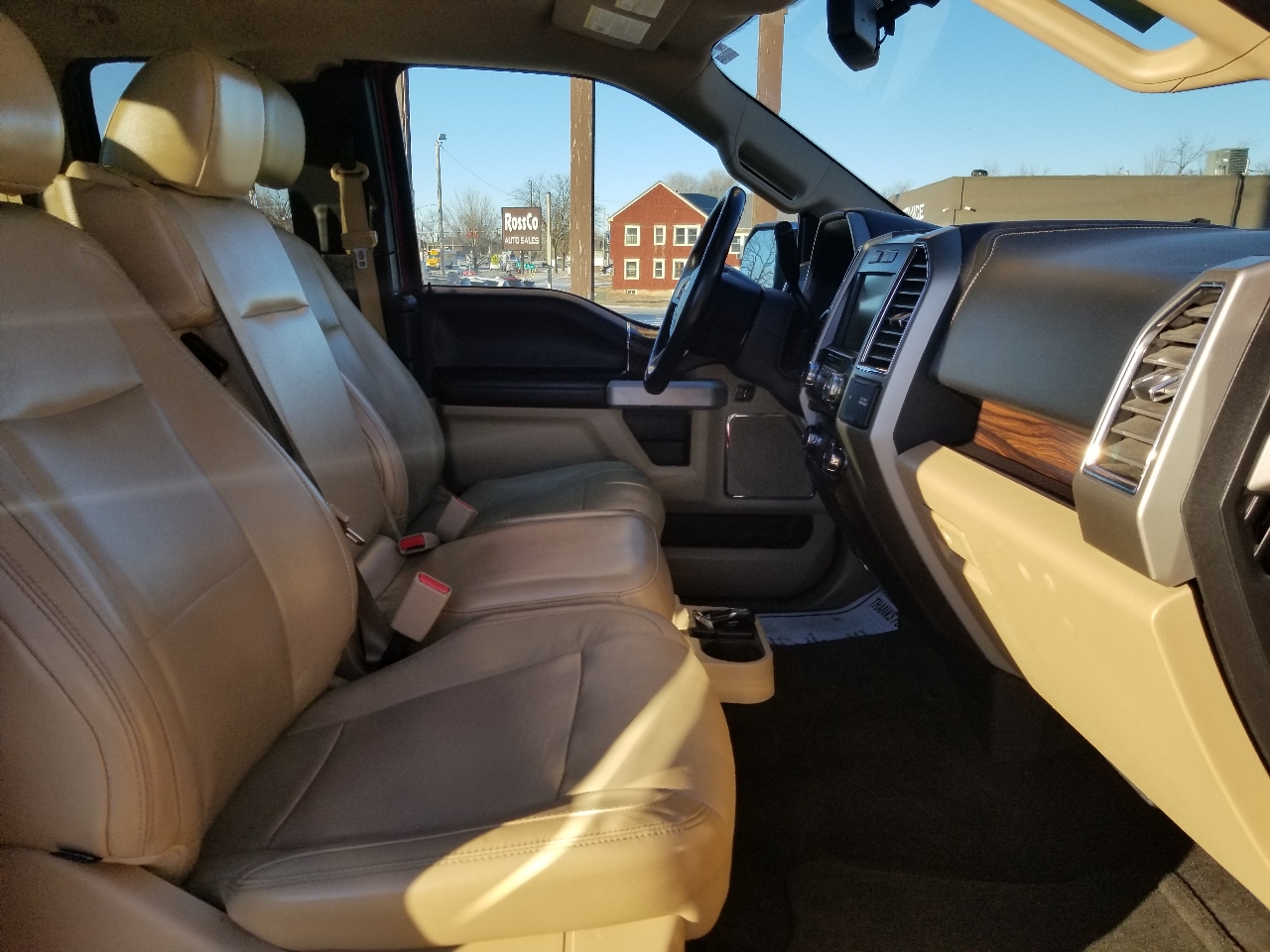 Ford F-150 2WD SuperCab 145" Lariat 2015