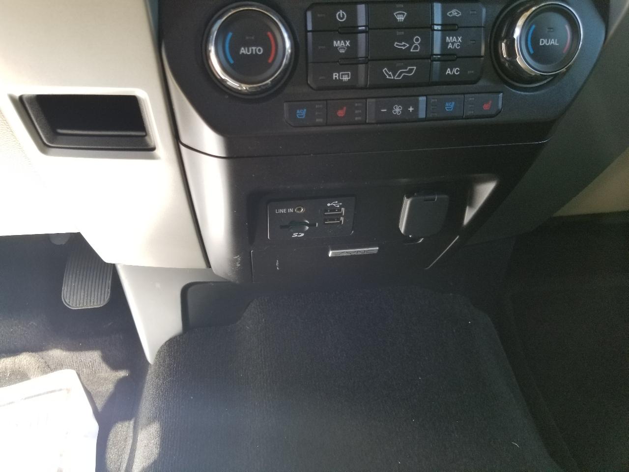 Ford F-150 2WD SuperCab 145" Lariat 2015