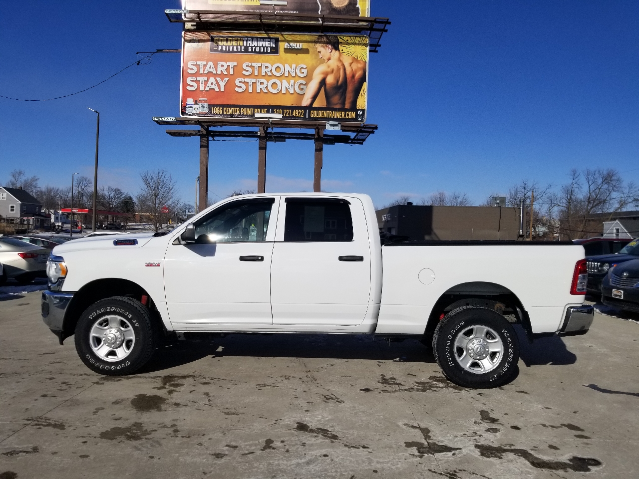 RAM 2500 Tradesman 4x4 Crew Cab 6'4" Box 2021