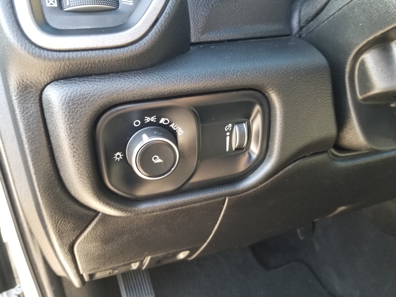 RAM 2500 Tradesman 4x4 Crew Cab 6'4" Box 2021