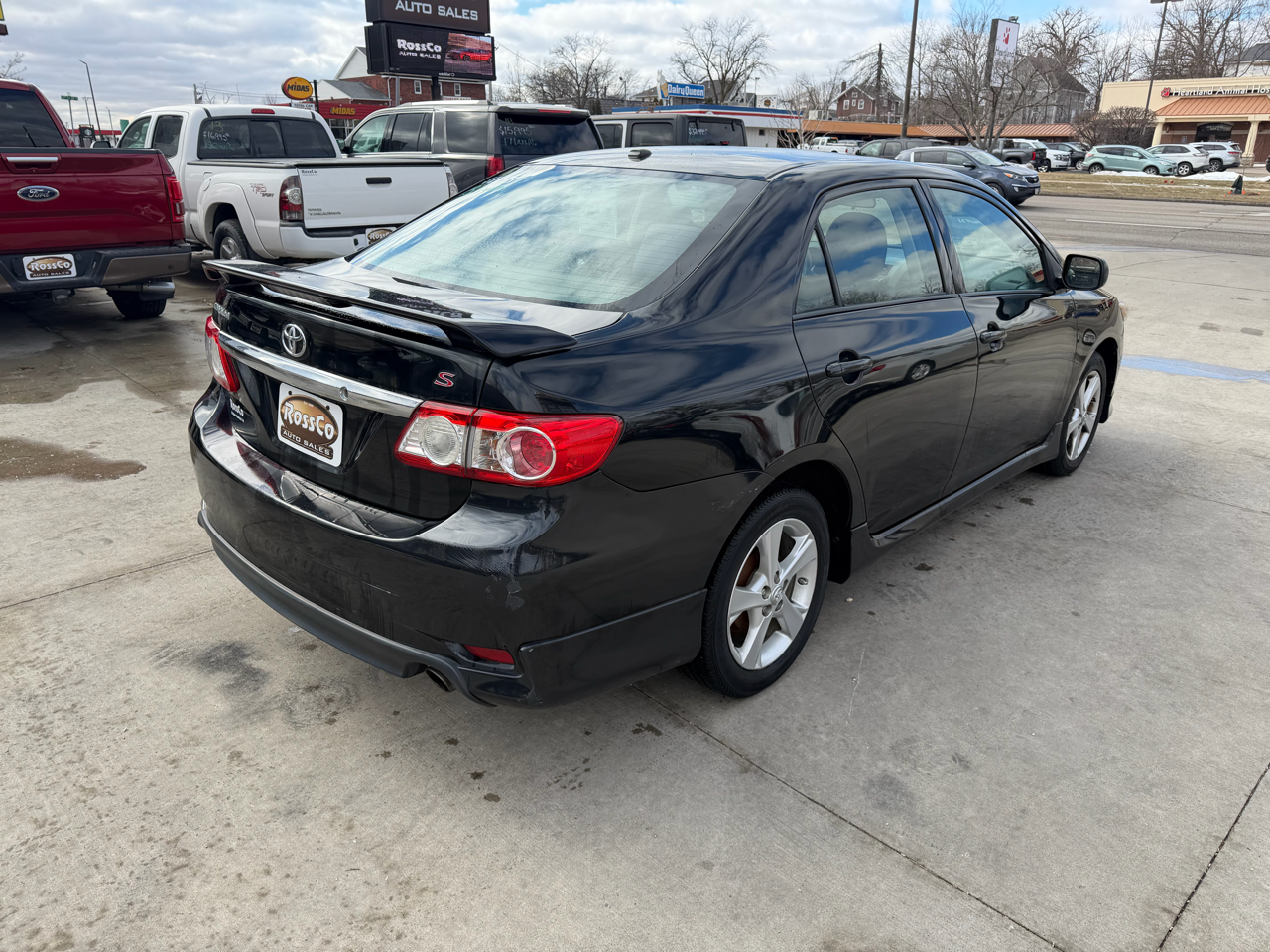 Toyota Corolla 4dr Sdn Auto LE (Natl) 2011