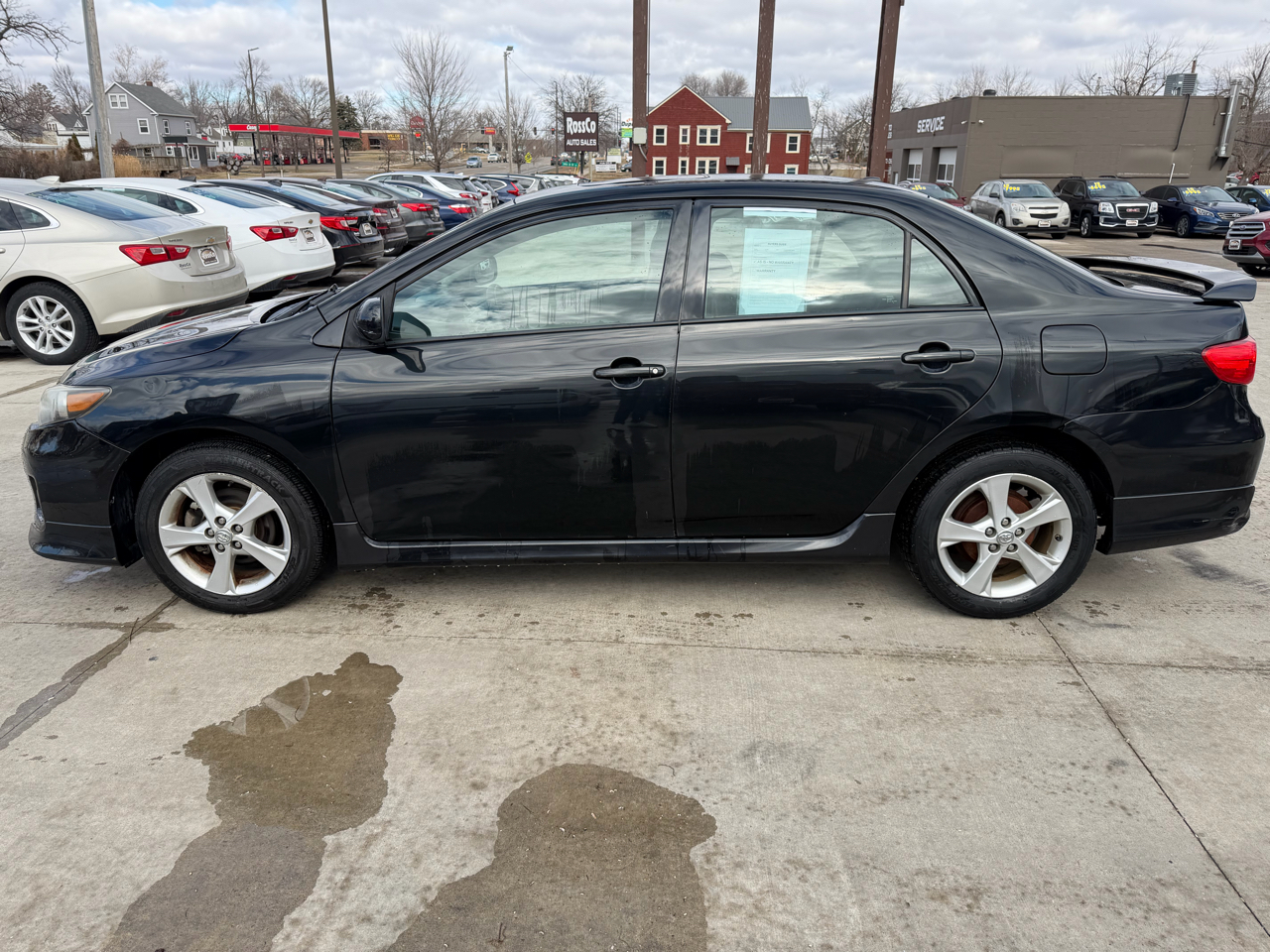 Toyota Corolla 4dr Sdn Auto LE (Natl) 2011