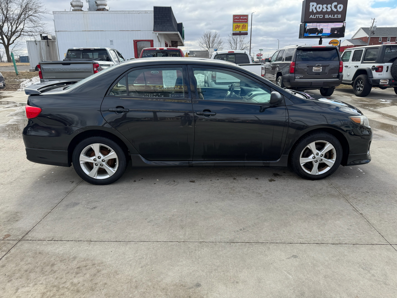 Toyota Corolla 4dr Sdn Auto LE (Natl) 2011