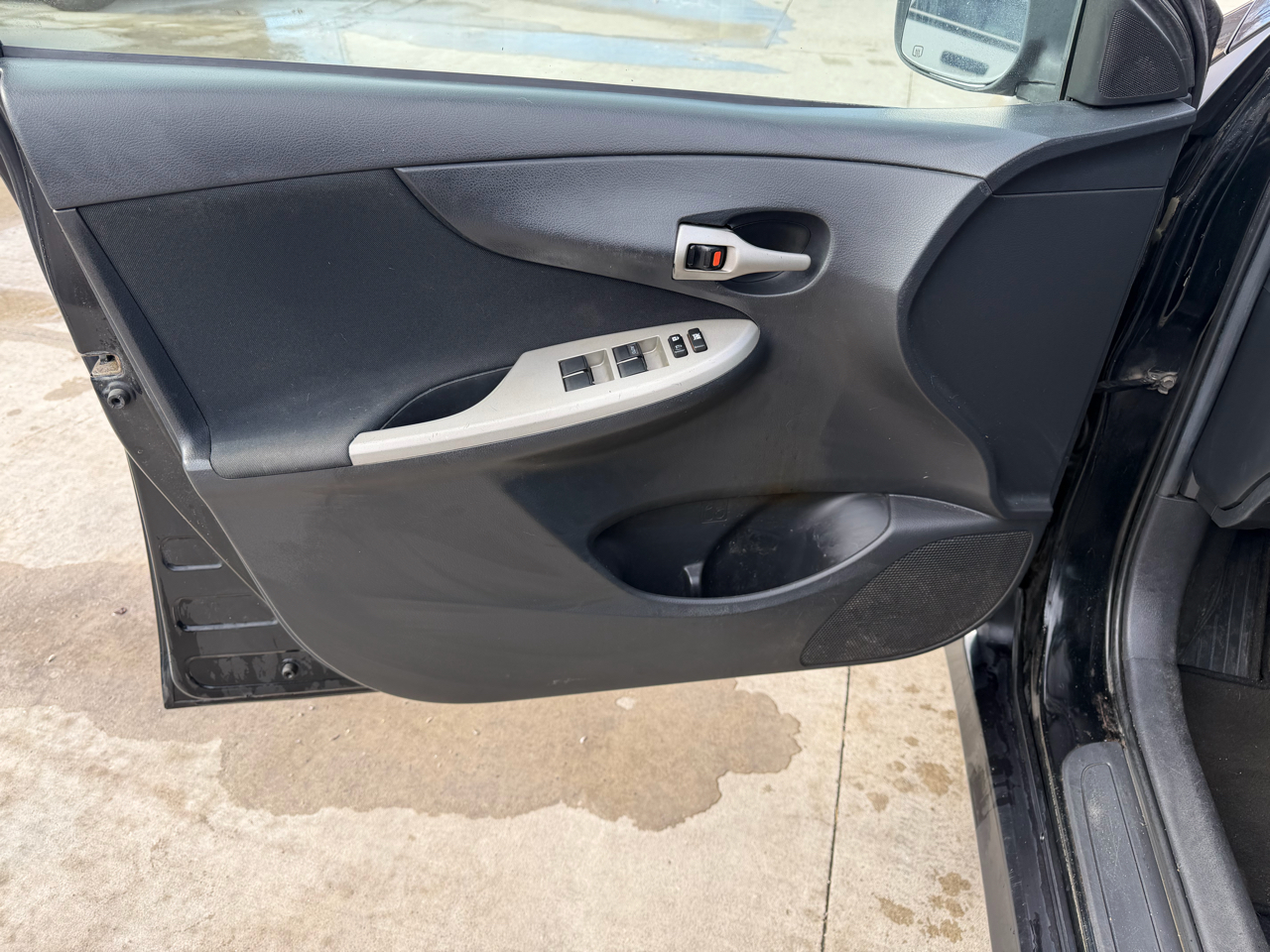 Toyota Corolla 4dr Sdn Auto LE (Natl) 2011