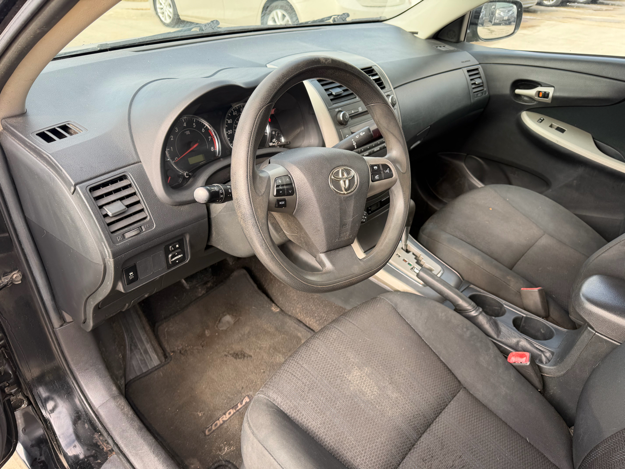 Toyota Corolla 4dr Sdn Auto LE (Natl) 2011