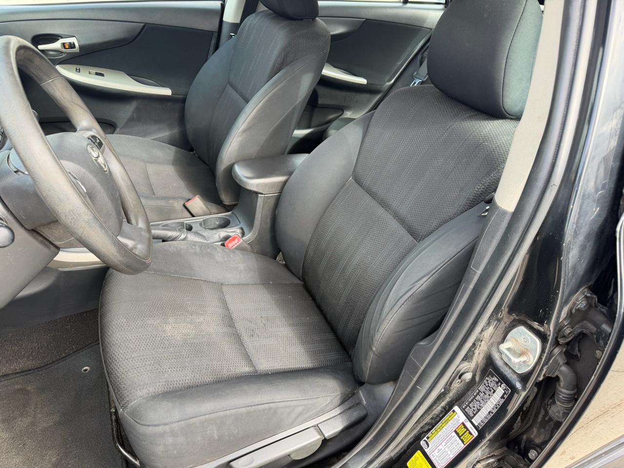 Toyota Corolla 4dr Sdn Auto LE (Natl) 2011