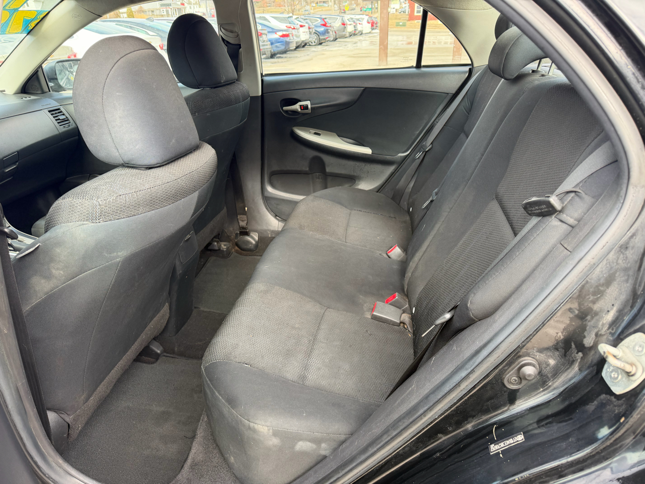 Toyota Corolla 4dr Sdn Auto LE (Natl) 2011