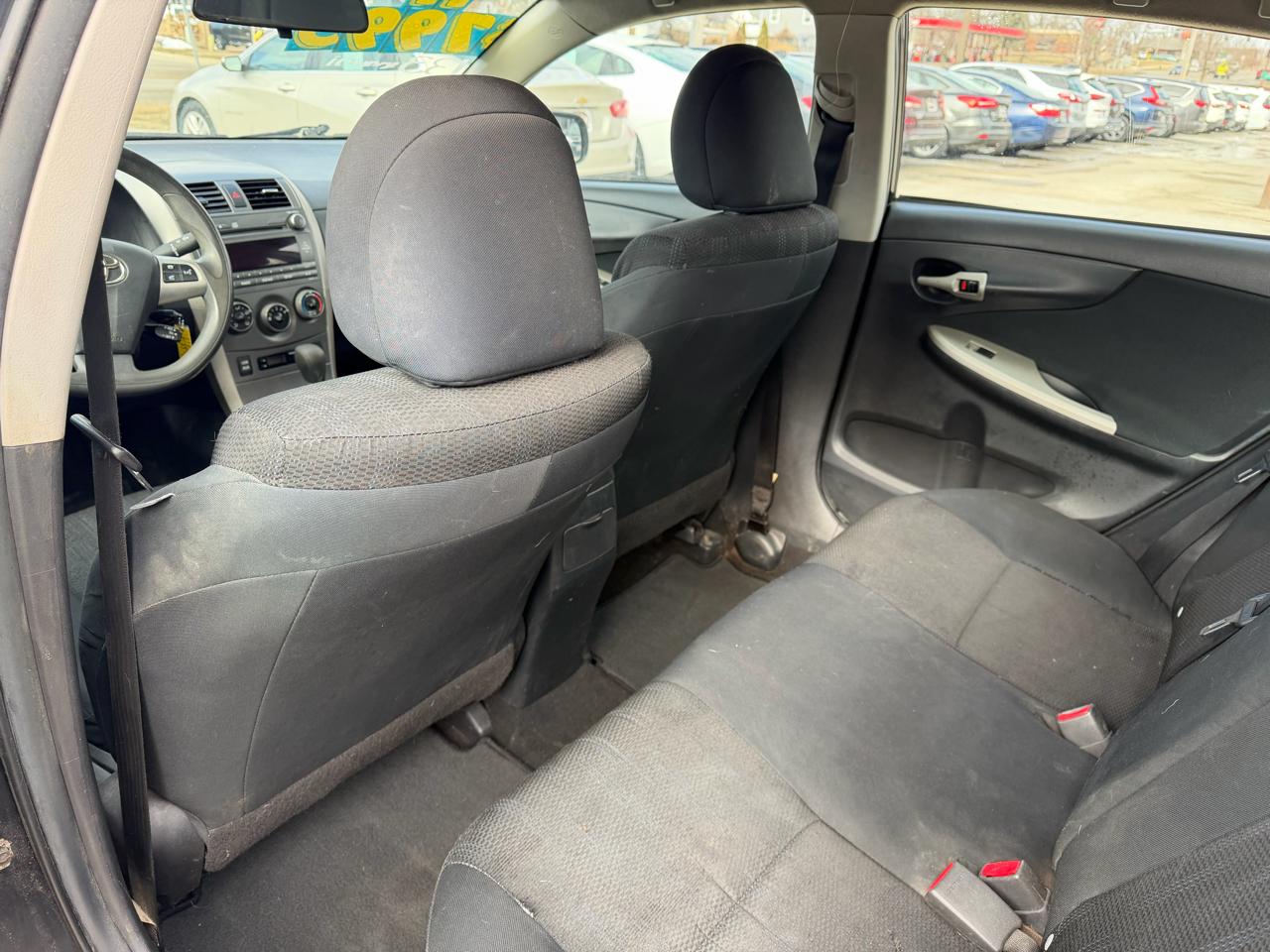 Toyota Corolla 4dr Sdn Auto LE (Natl) 2011