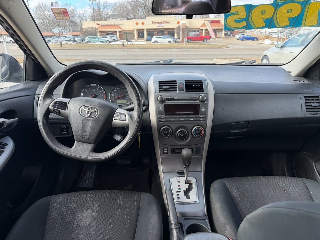 Toyota Corolla 4dr Sdn Auto LE (Natl) 2011