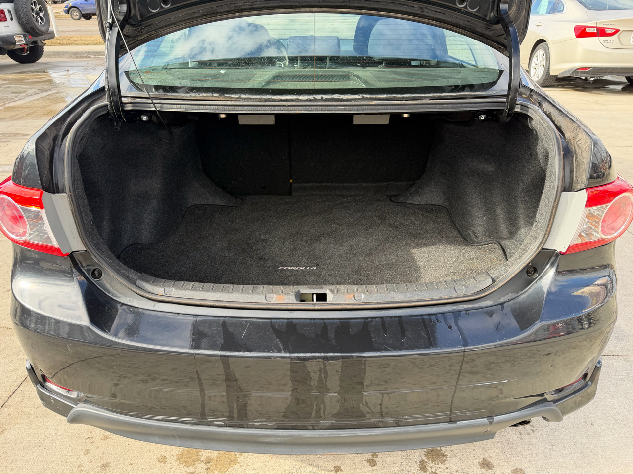 Toyota Corolla 4dr Sdn Auto LE (Natl) 2011