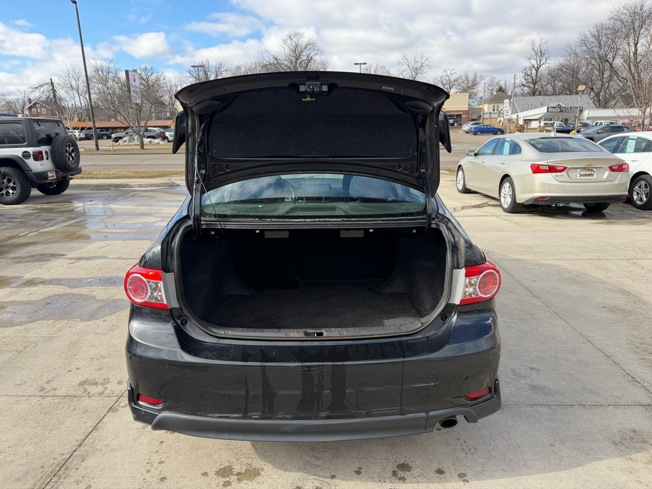 Toyota Corolla 4dr Sdn Auto LE (Natl) 2011