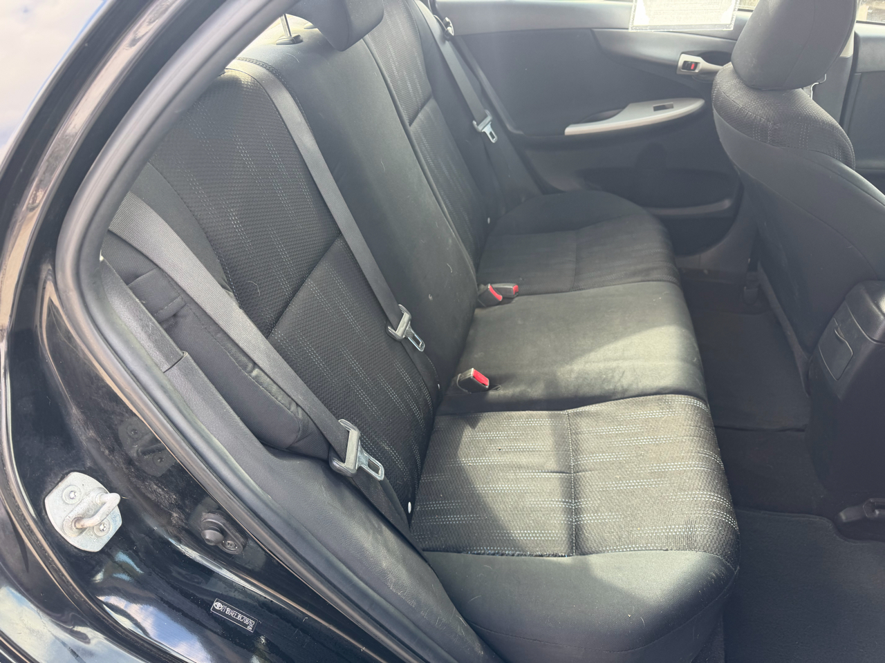 Toyota Corolla 4dr Sdn Auto LE (Natl) 2011