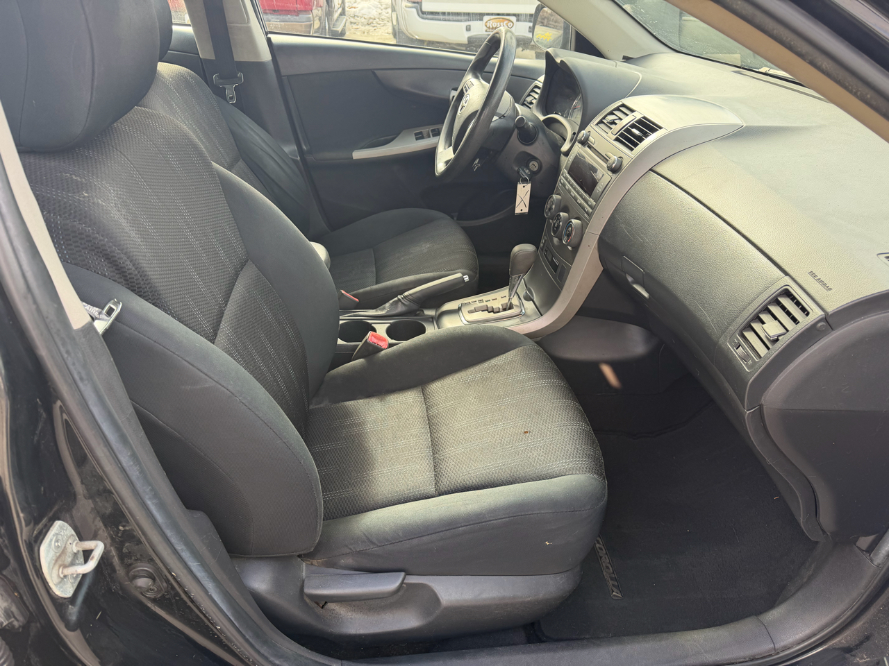 Toyota Corolla 4dr Sdn Auto LE (Natl) 2011