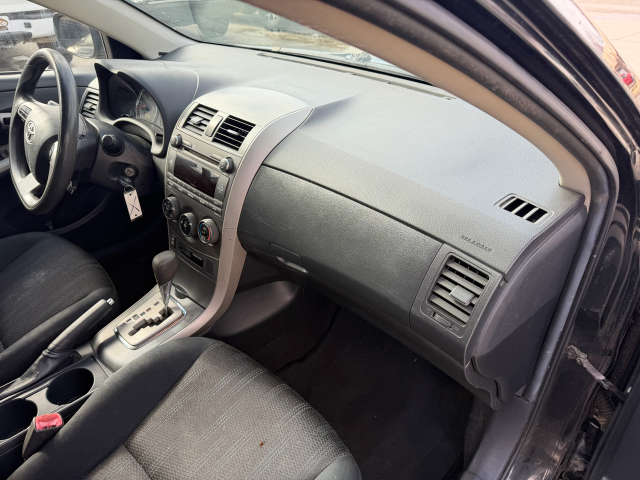 Toyota Corolla 4dr Sdn Auto LE (Natl) 2011