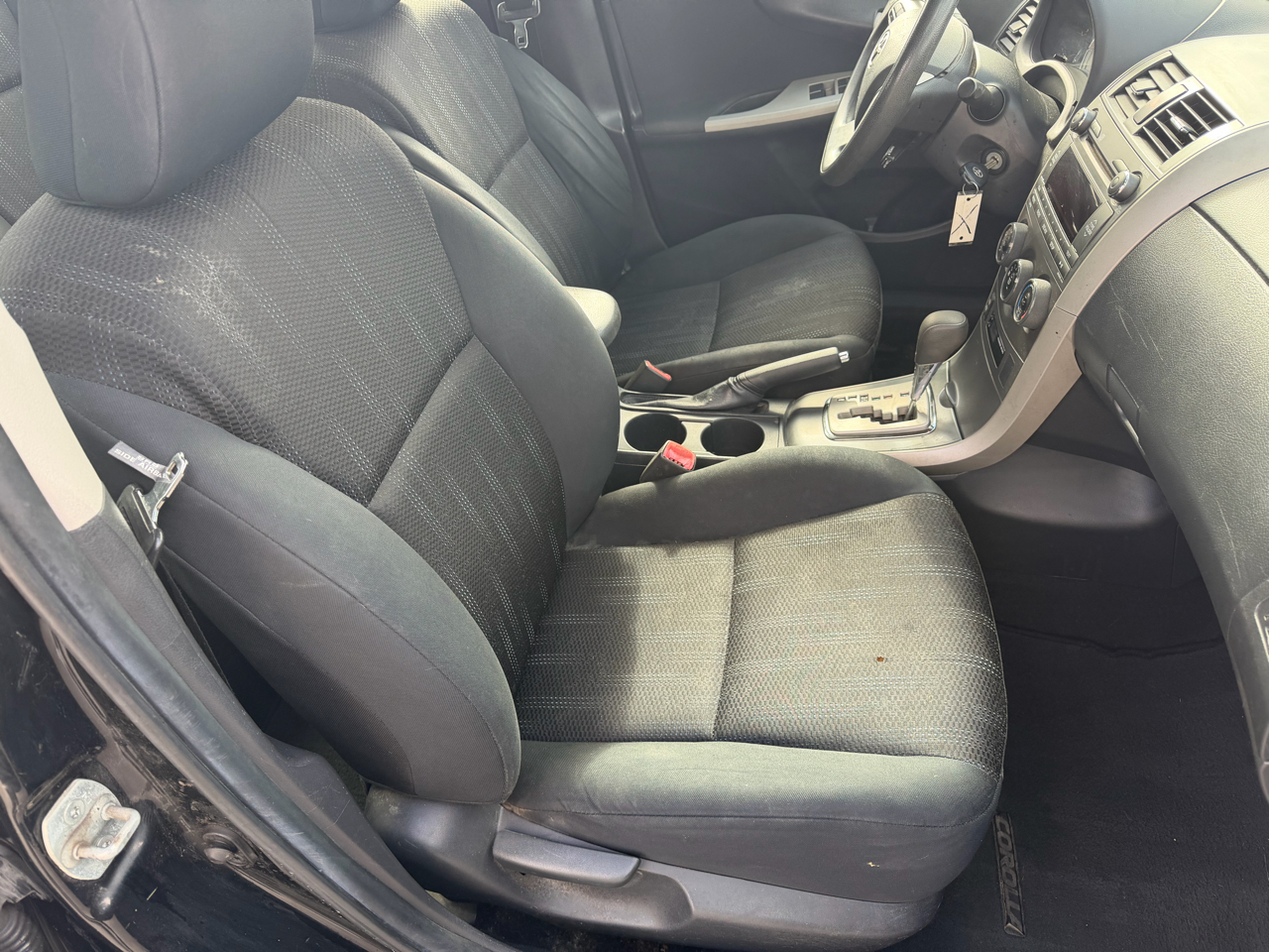 Toyota Corolla 4dr Sdn Auto LE (Natl) 2011