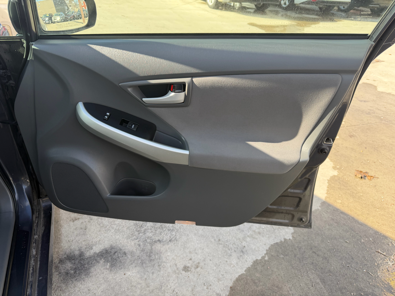 Toyota Prius 5dr HB II (Natl) 2011