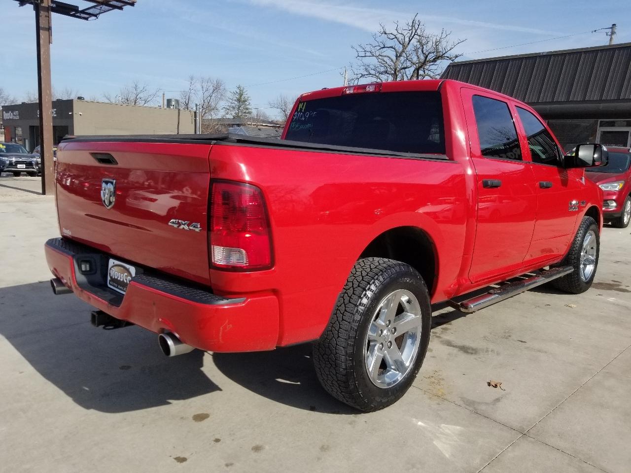 RAM 1500 4WD Crew Cab 140.5" Express 2014