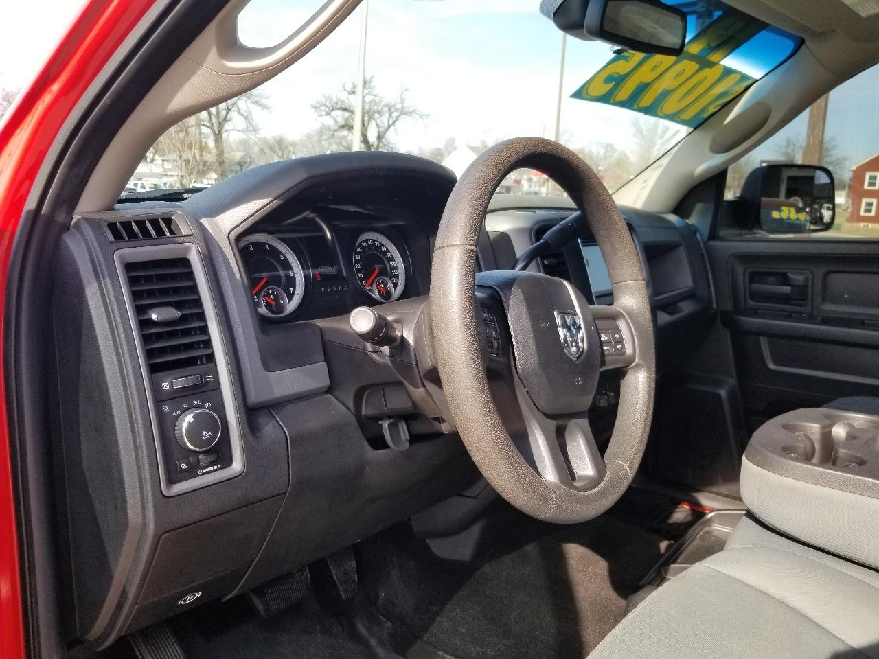 RAM 1500 4WD Crew Cab 140.5" Express 2014