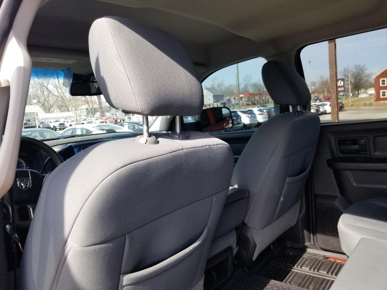 RAM 1500 4WD Crew Cab 140.5" Express 2014