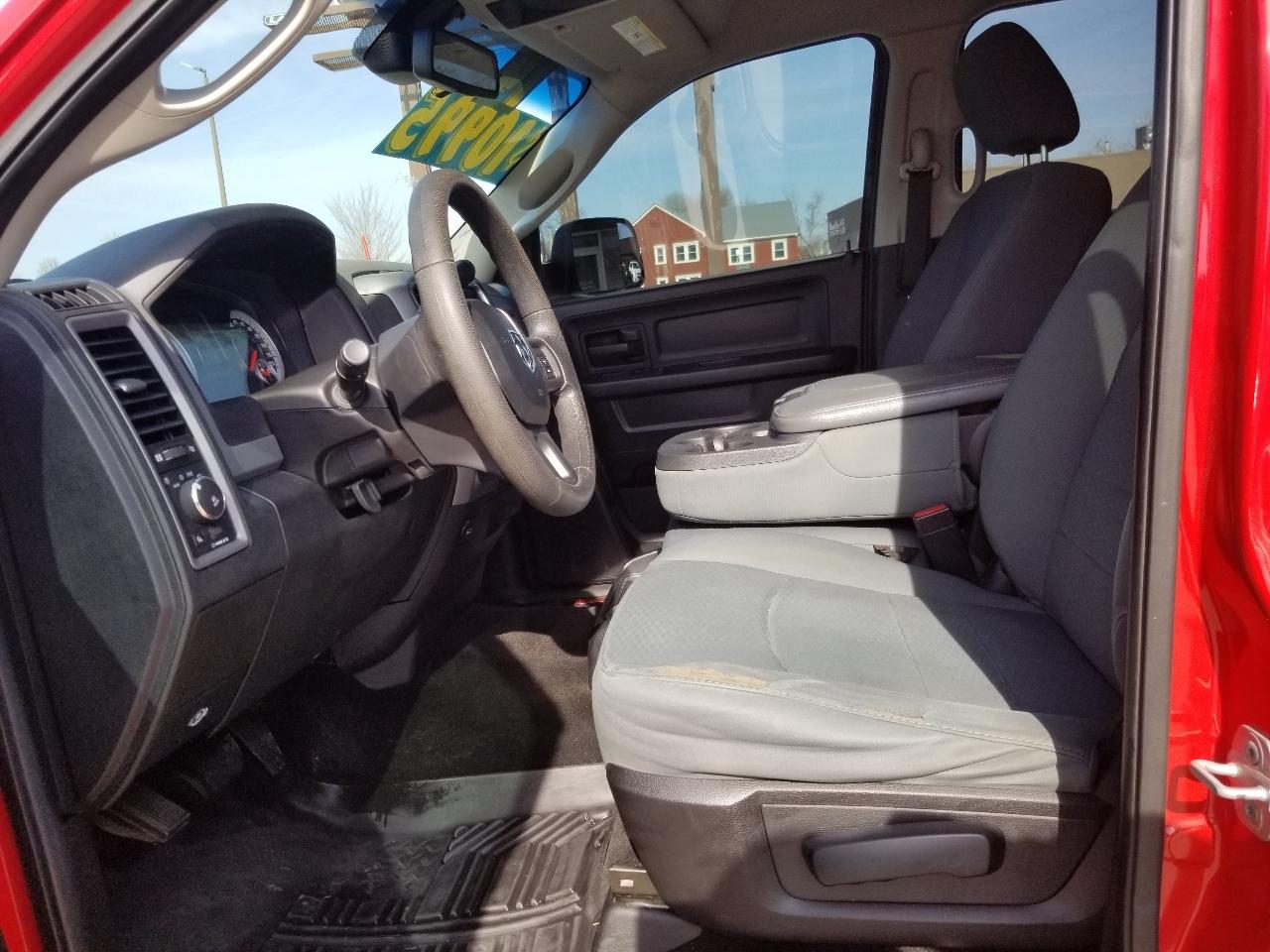 RAM 1500 4WD Crew Cab 140.5" Express 2014