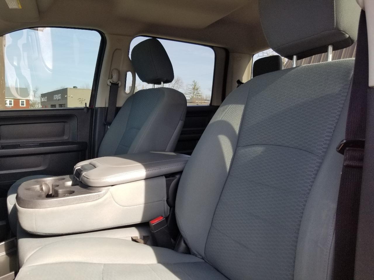 RAM 1500 4WD Crew Cab 140.5" Express 2014