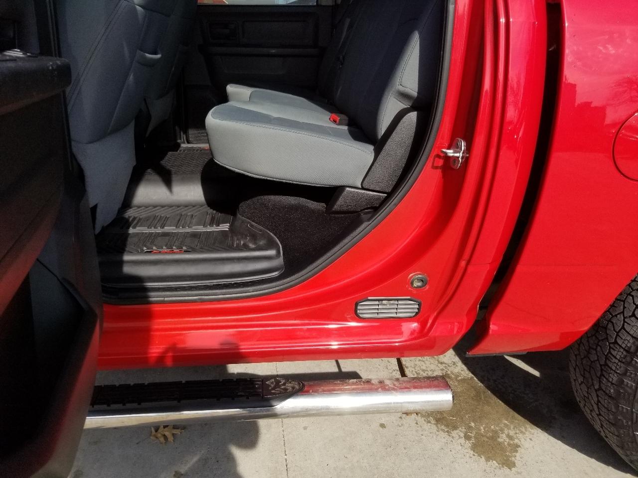 RAM 1500 4WD Crew Cab 140.5" Express 2014