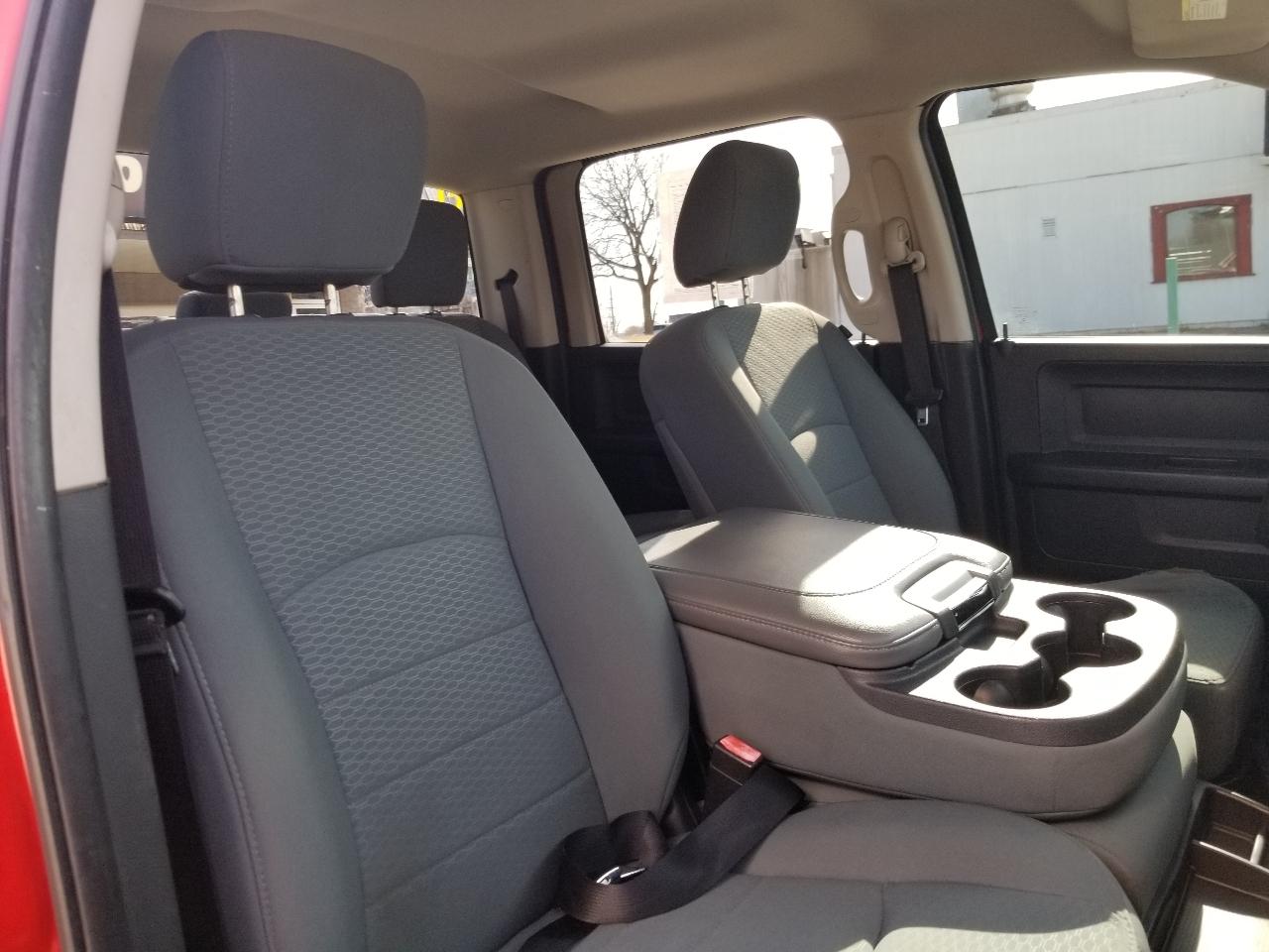 RAM 1500 4WD Crew Cab 140.5" Express 2014