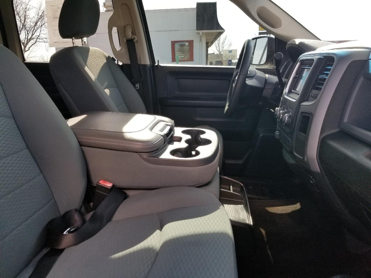 RAM 1500 4WD Crew Cab 140.5" Express 2014