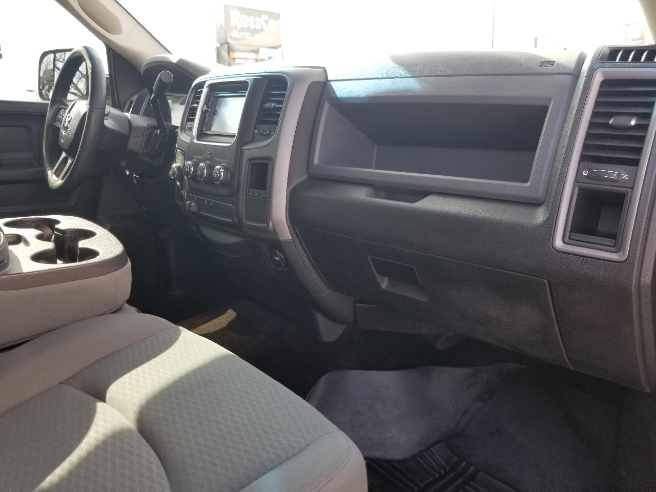 RAM 1500 4WD Crew Cab 140.5" Express 2014