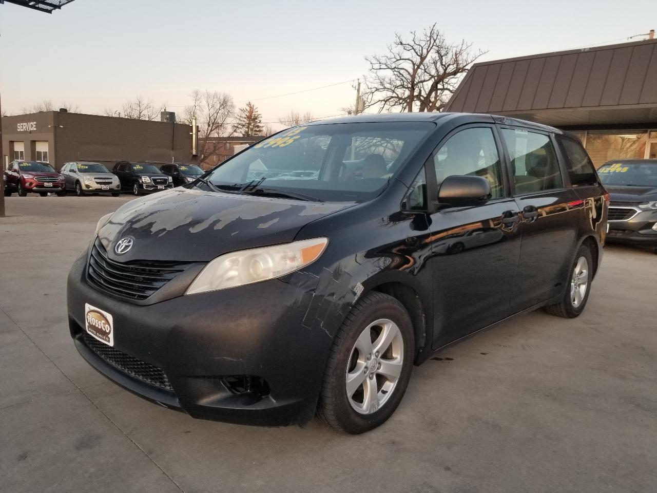 Toyota Sienna 5dr 7-Pass Van V6 L FWD (Natl) 2013
