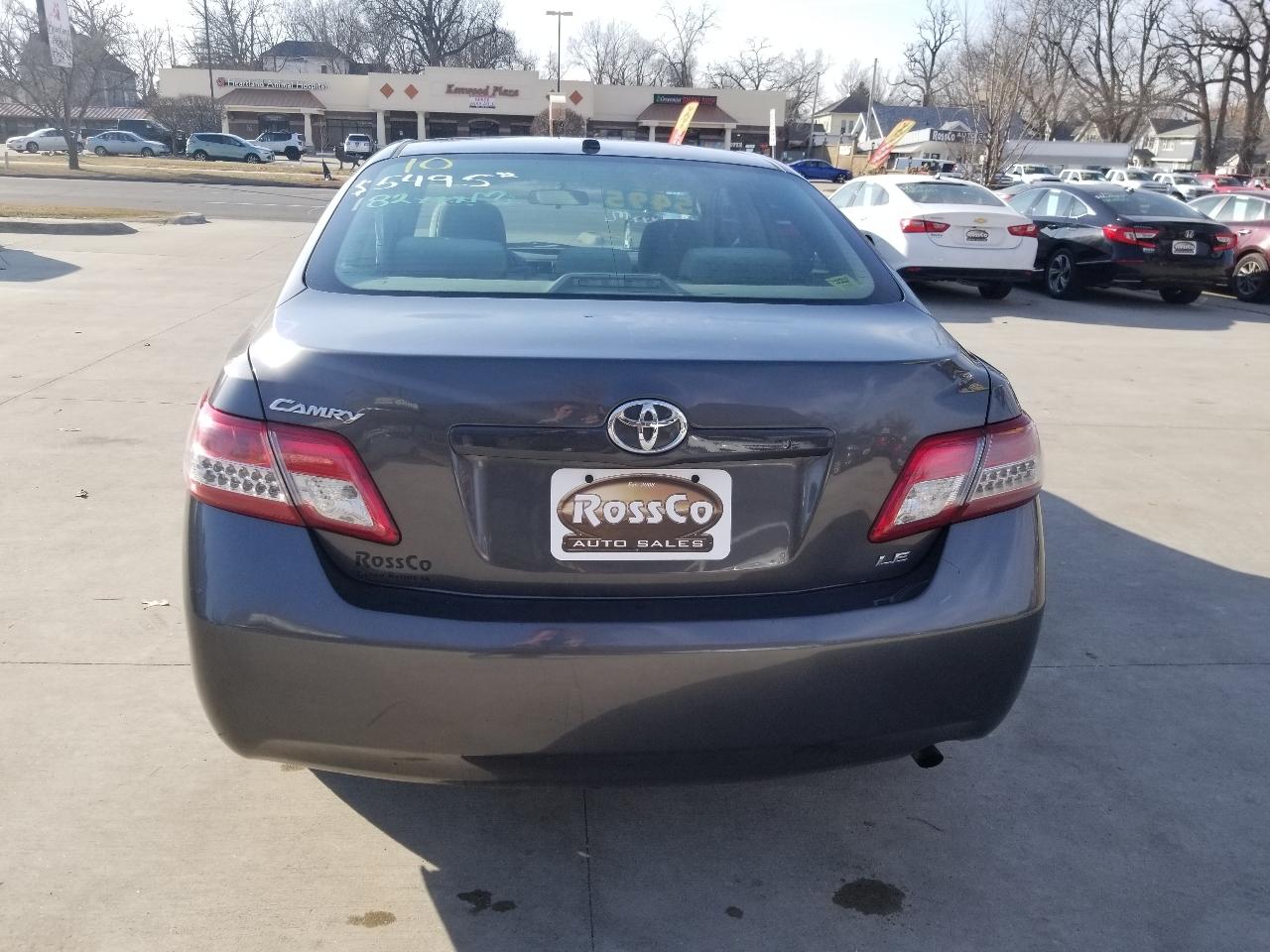 Toyota Camry 4dr Sdn I4 Man (Natl) 2010