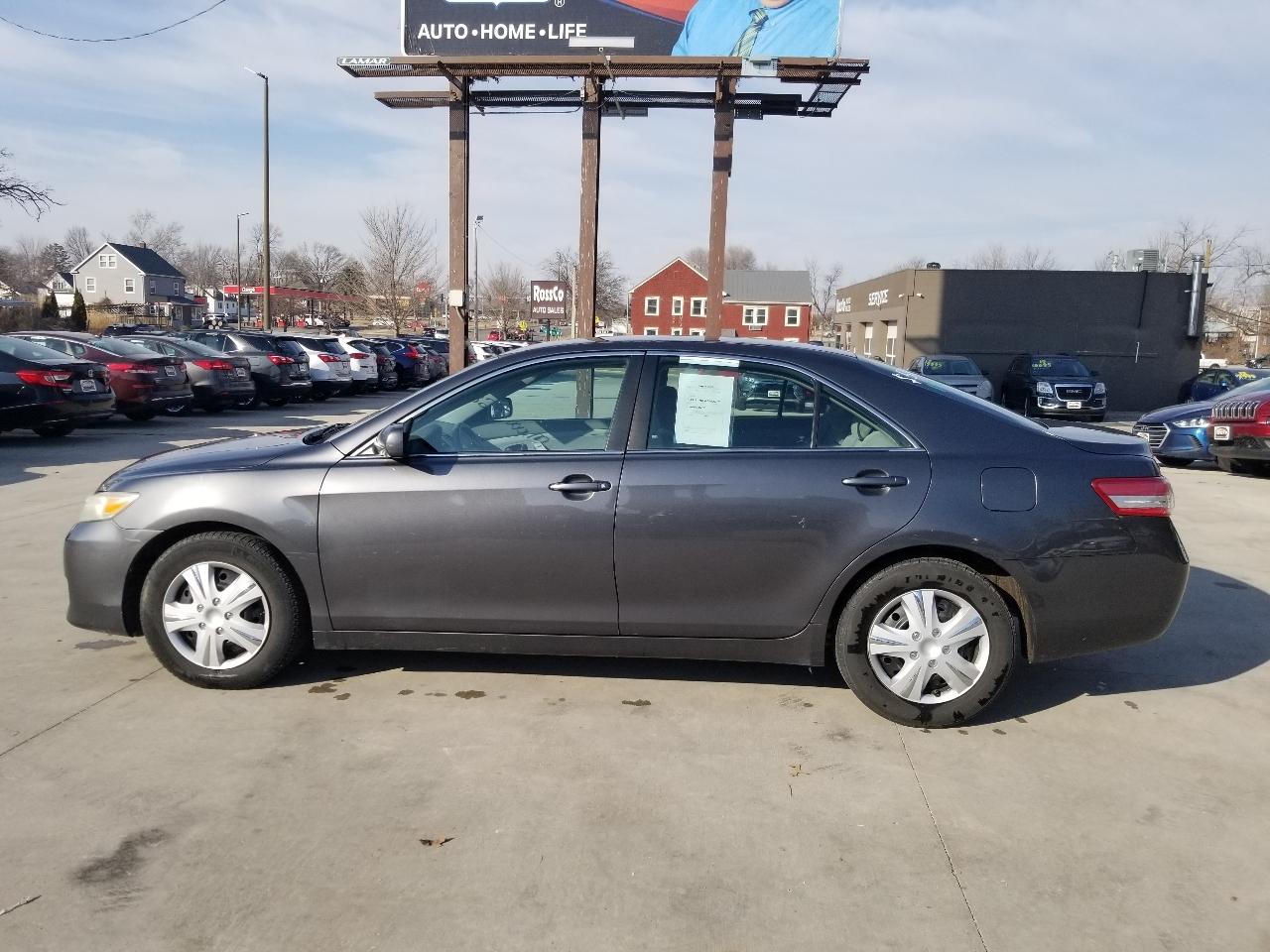 Toyota Camry 4dr Sdn I4 Man (Natl) 2010