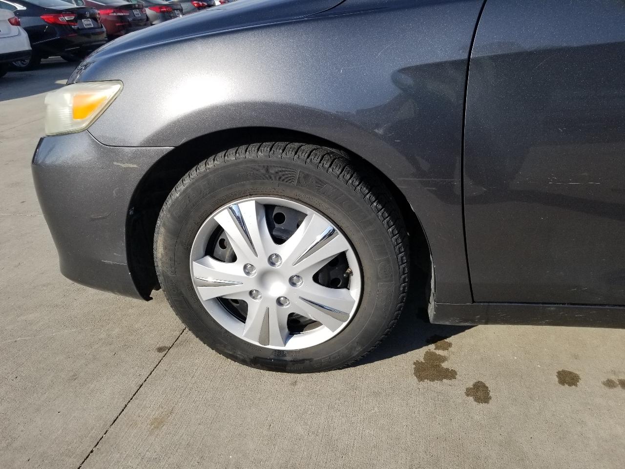 Toyota Camry 4dr Sdn I4 Man (Natl) 2010