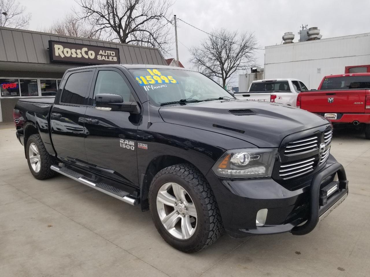 RAM 1500 4WD Crew Cab 140.5" Sport 2014