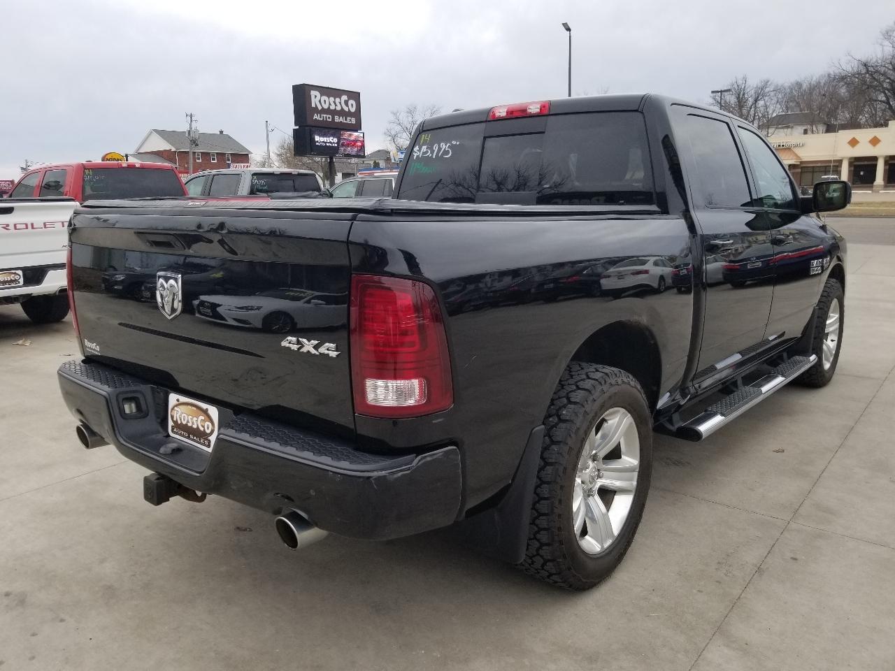 RAM 1500 4WD Crew Cab 140.5" Sport 2014