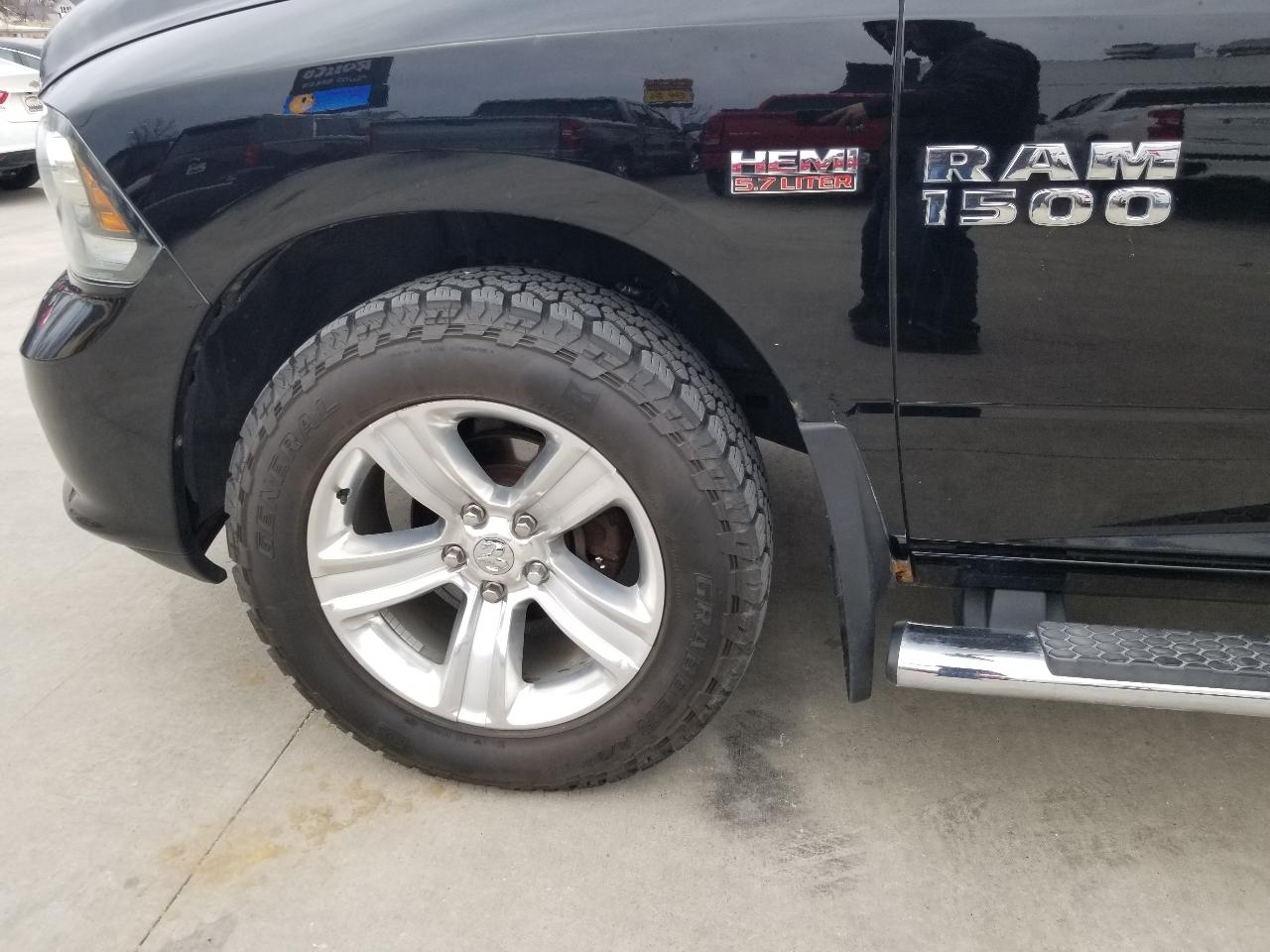 RAM 1500 4WD Crew Cab 140.5" Sport 2014