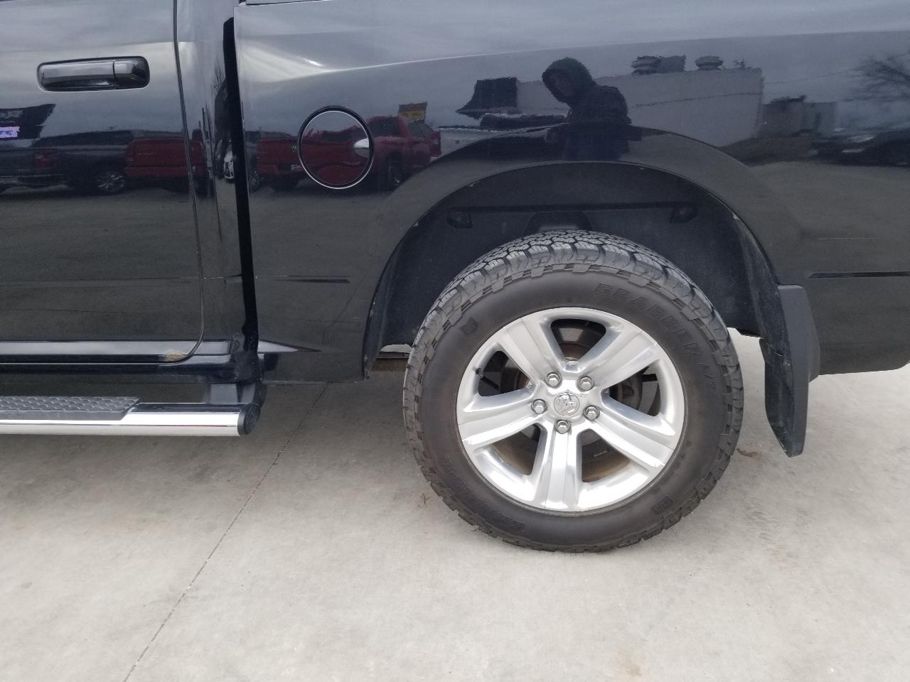 RAM 1500 4WD Crew Cab 140.5" Sport 2014