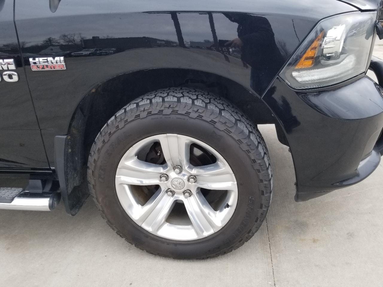 RAM 1500 4WD Crew Cab 140.5" Sport 2014