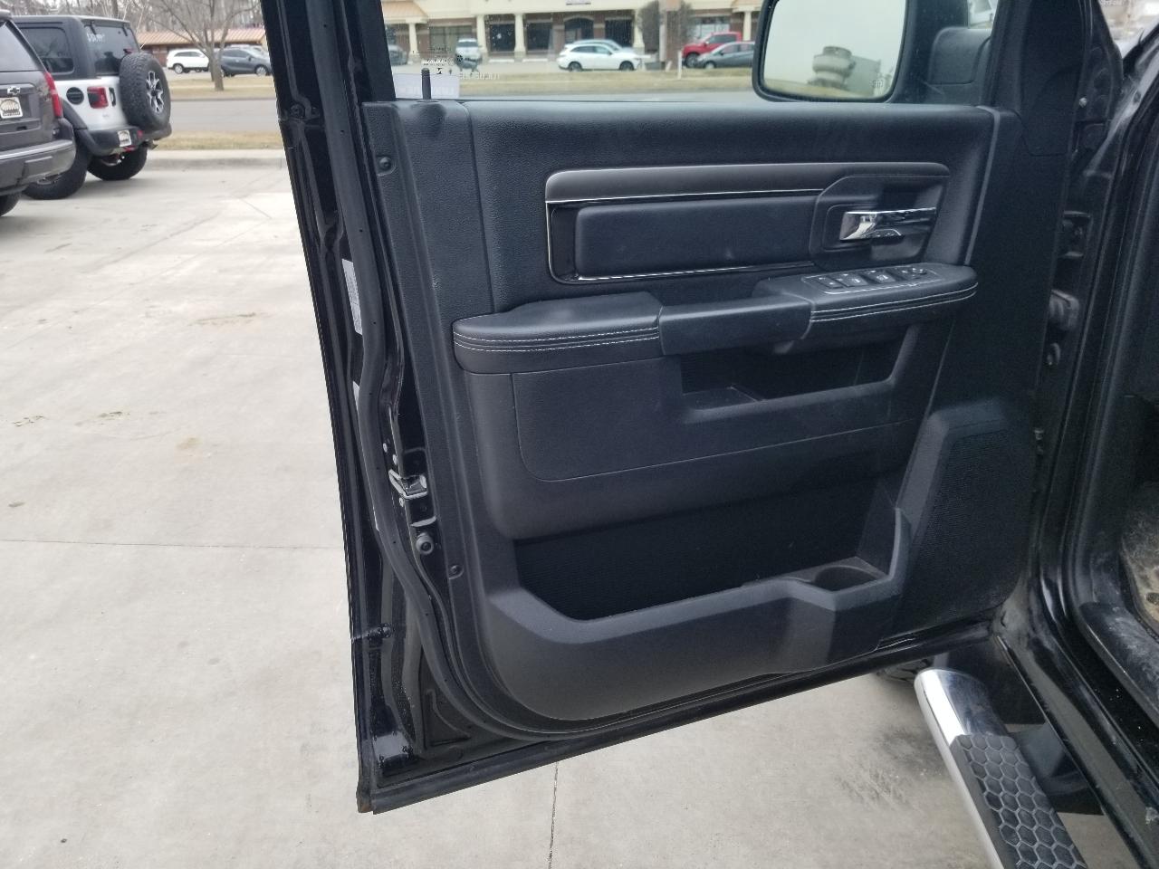 RAM 1500 4WD Crew Cab 140.5" Sport 2014