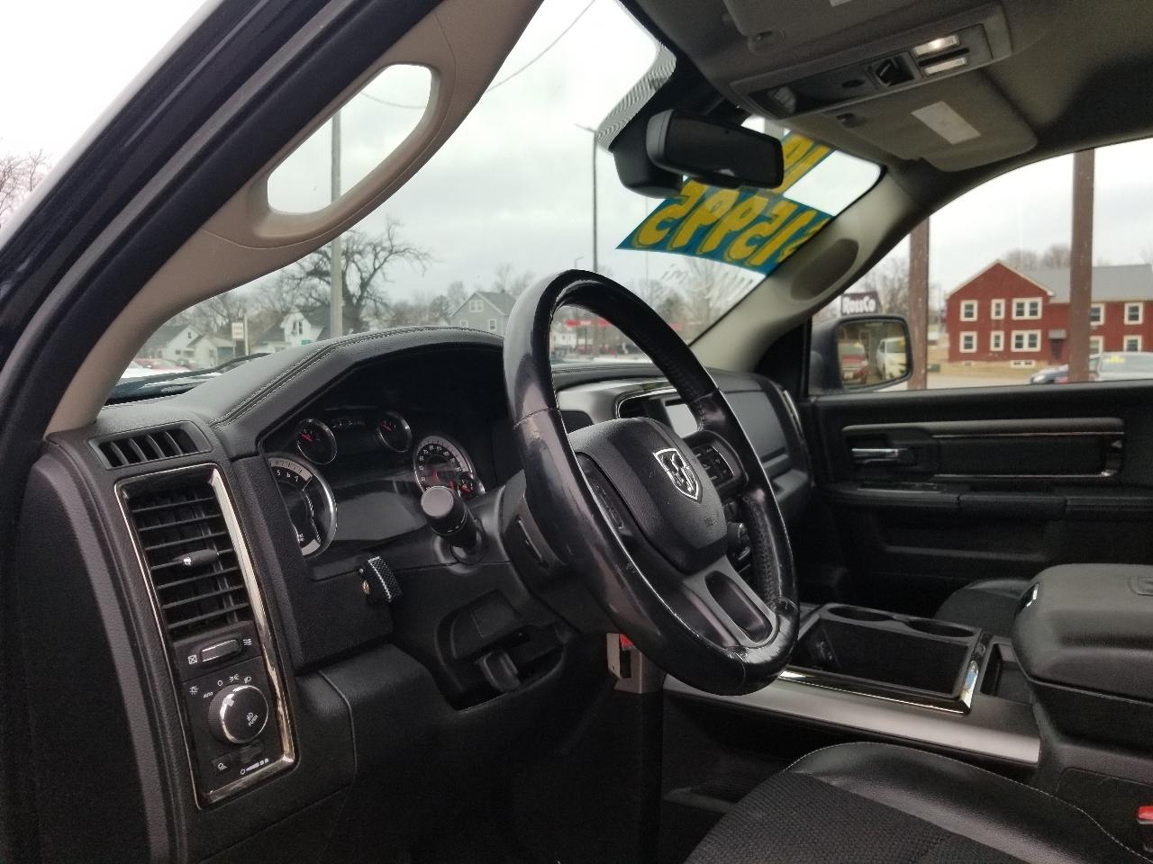 RAM 1500 4WD Crew Cab 140.5" Sport 2014