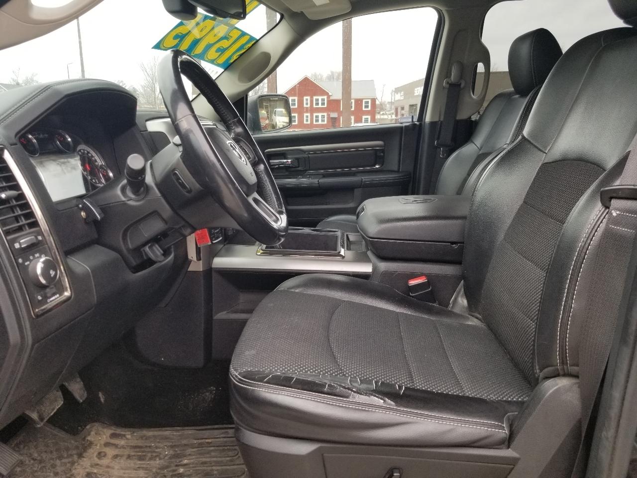 RAM 1500 4WD Crew Cab 140.5" Sport 2014