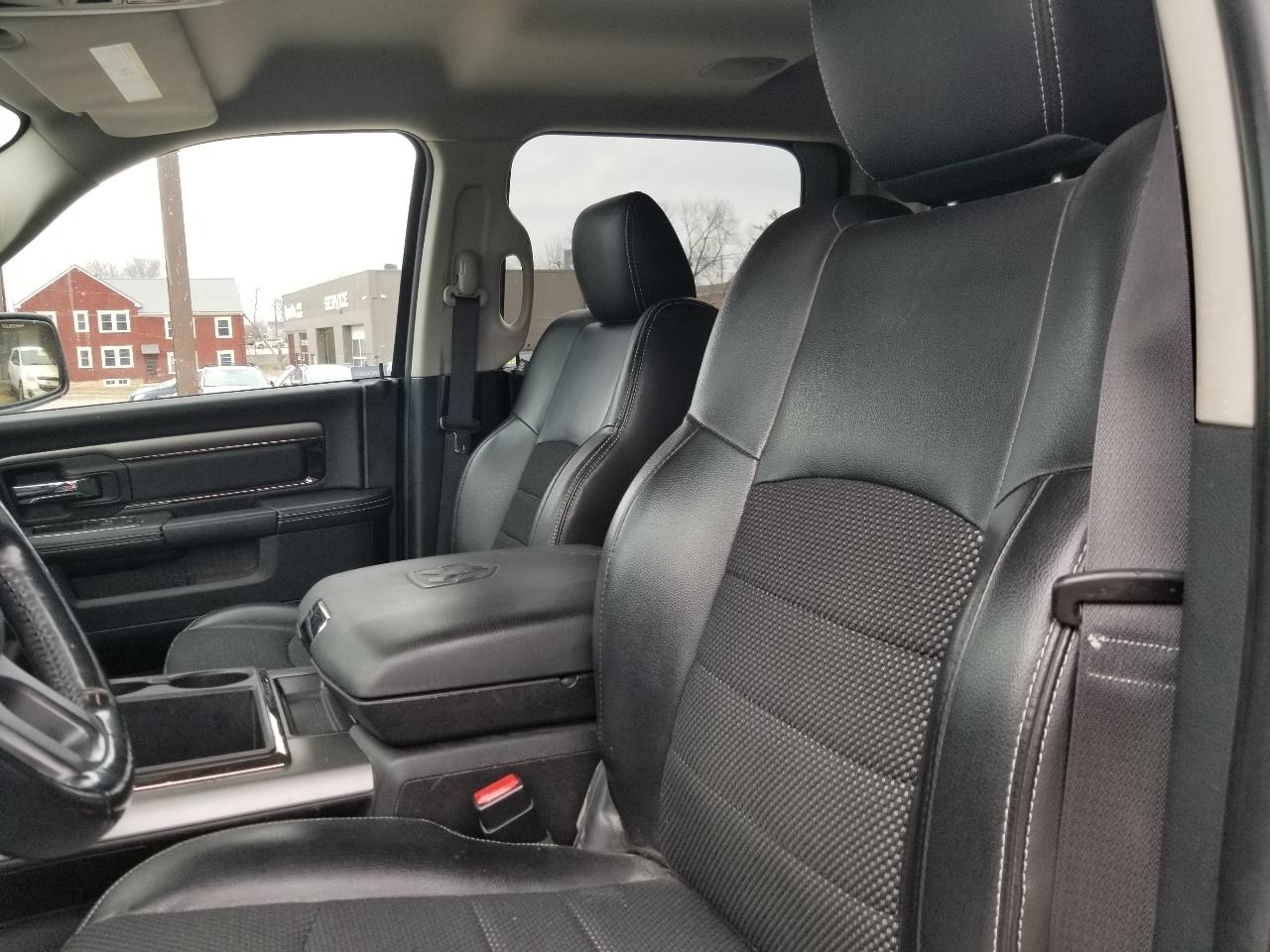 RAM 1500 4WD Crew Cab 140.5" Sport 2014