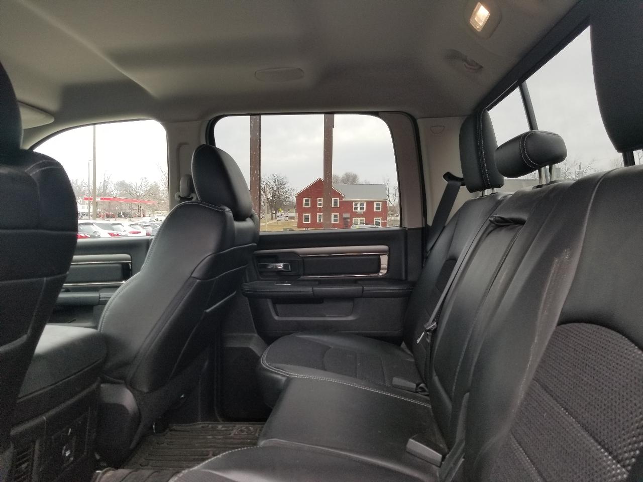 RAM 1500 4WD Crew Cab 140.5" Sport 2014