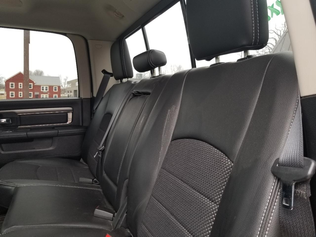 RAM 1500 4WD Crew Cab 140.5" Sport 2014