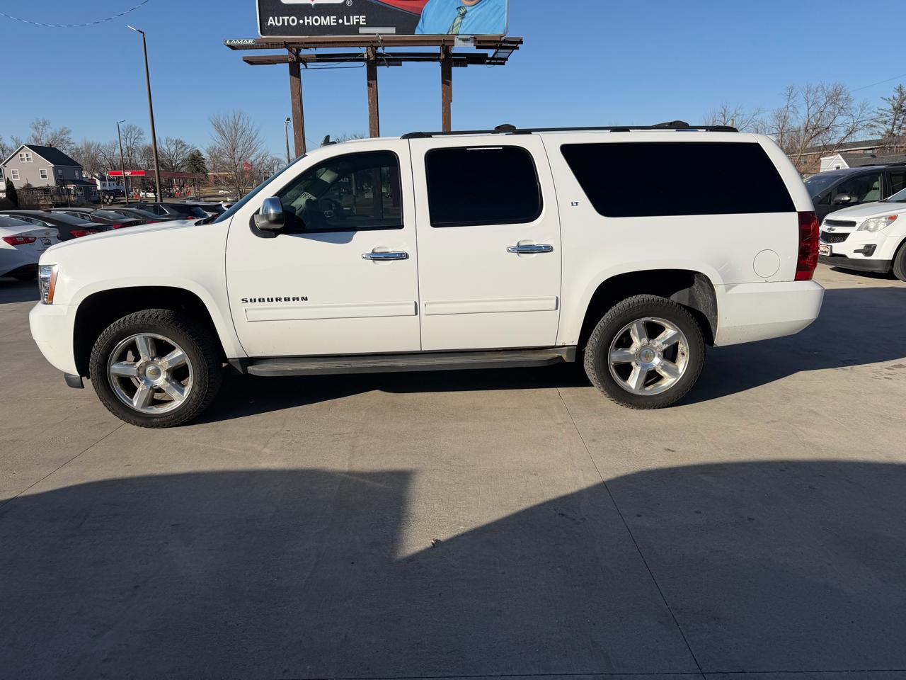 Chevrolet Suburban 4WD 4dr 1500 LT 2013