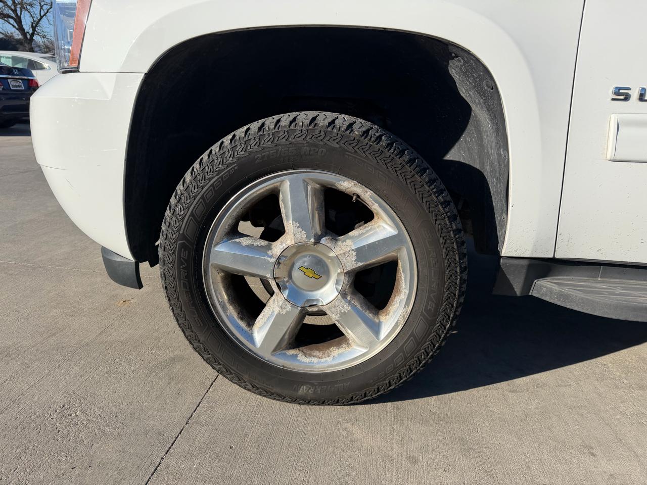 Chevrolet Suburban 4WD 4dr 1500 LT 2013